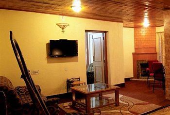 Hotel Emerald Heights Массури Экстерьер фото